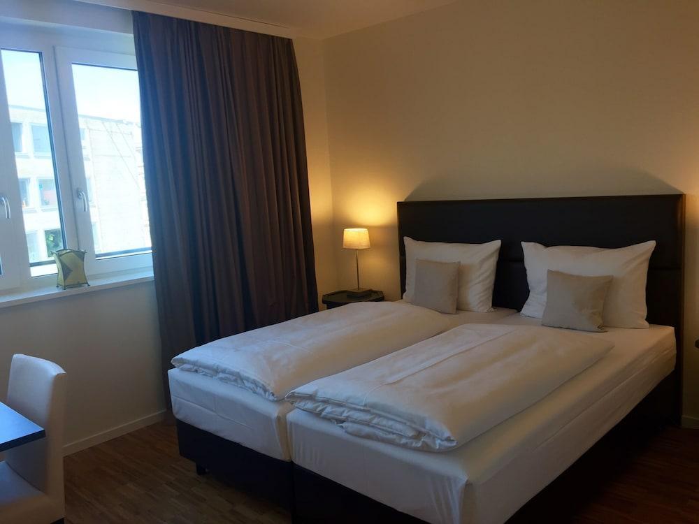 Stay! Hotel Boardinghouse ฮัมบูร์ก ภายนอก รูปภาพ