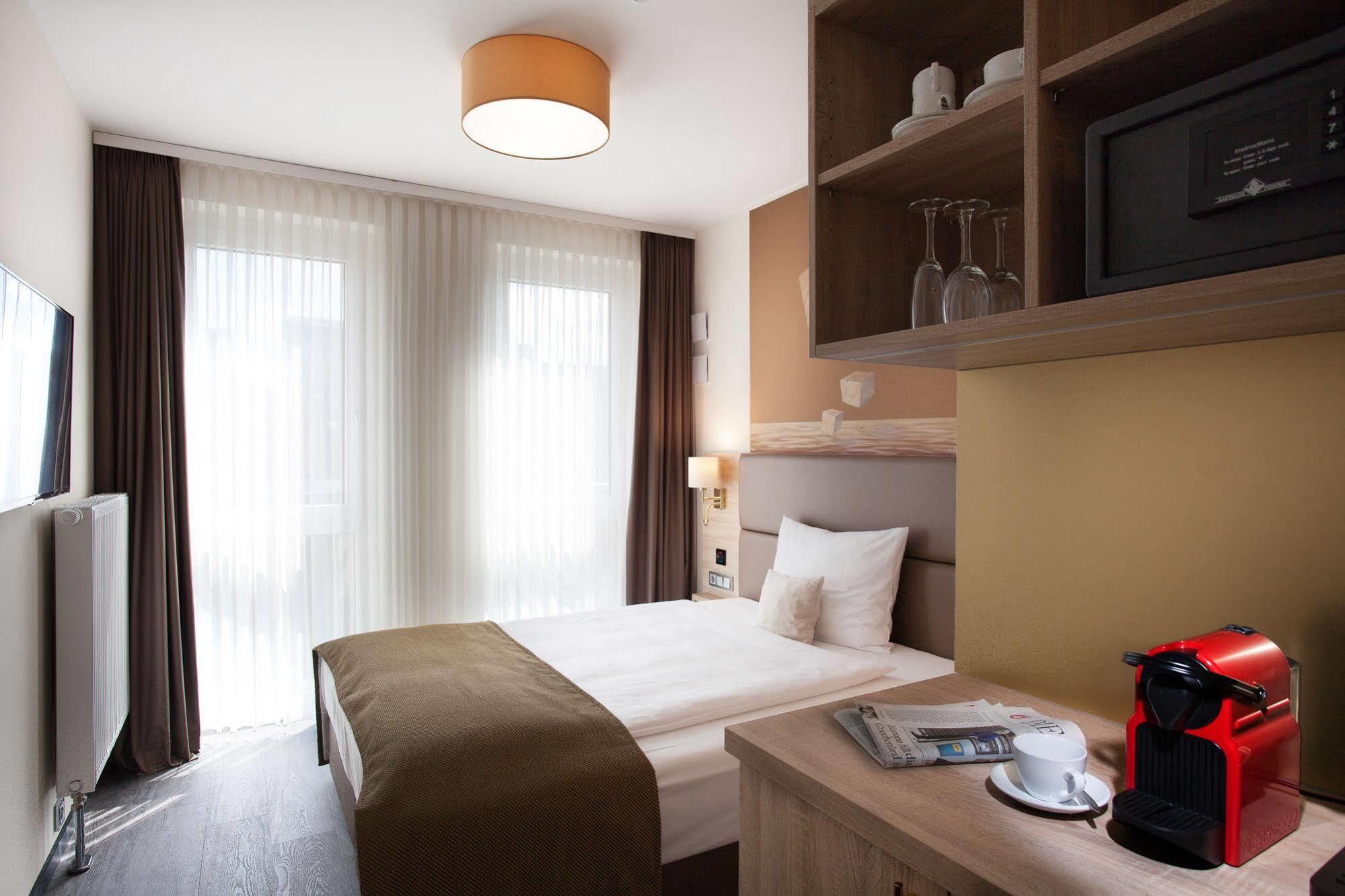 Stay! Hotel Boardinghouse ฮัมบูร์ก ภายนอก รูปภาพ