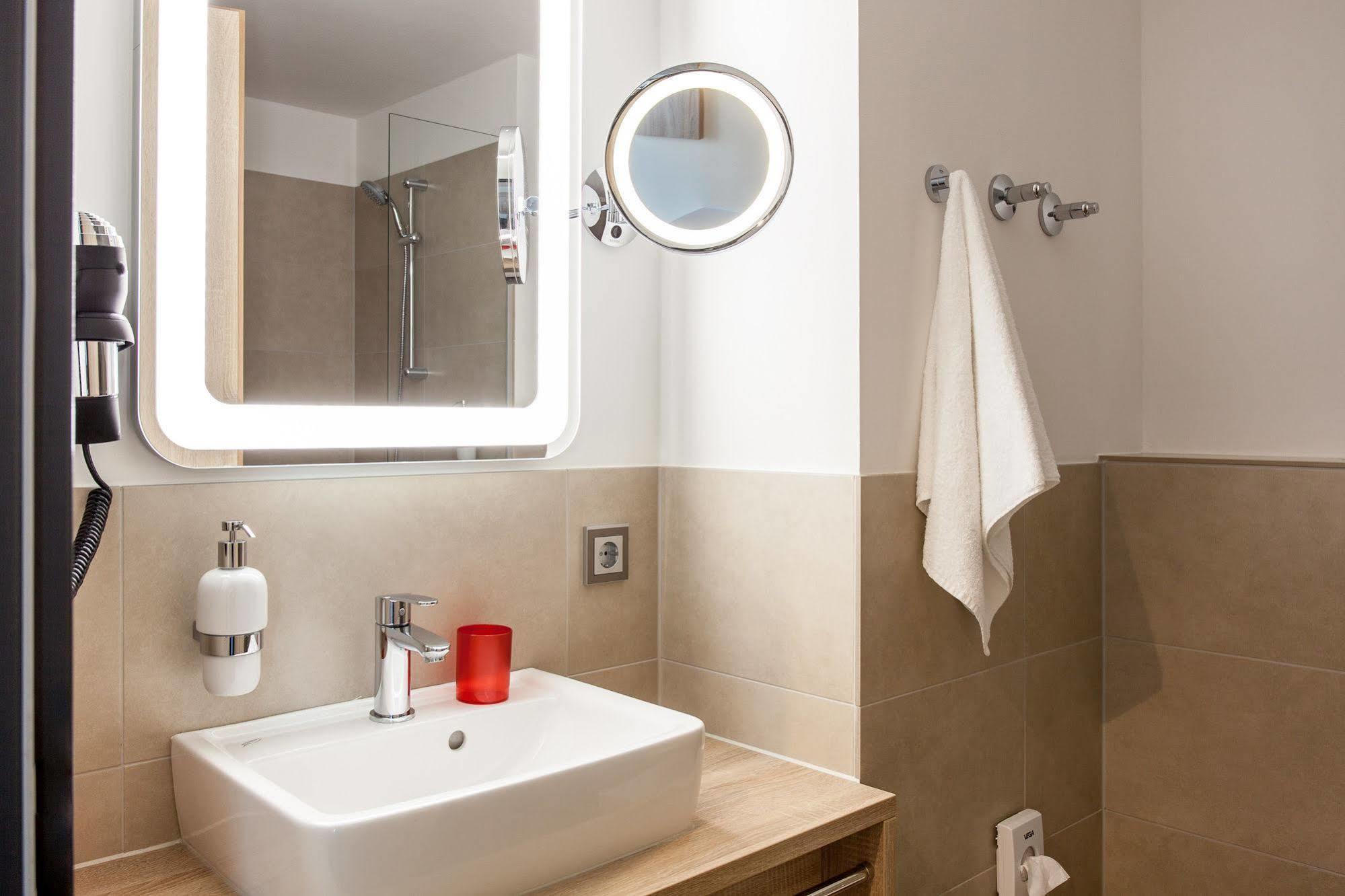 Stay! Hotel Boardinghouse ฮัมบูร์ก ภายนอก รูปภาพ